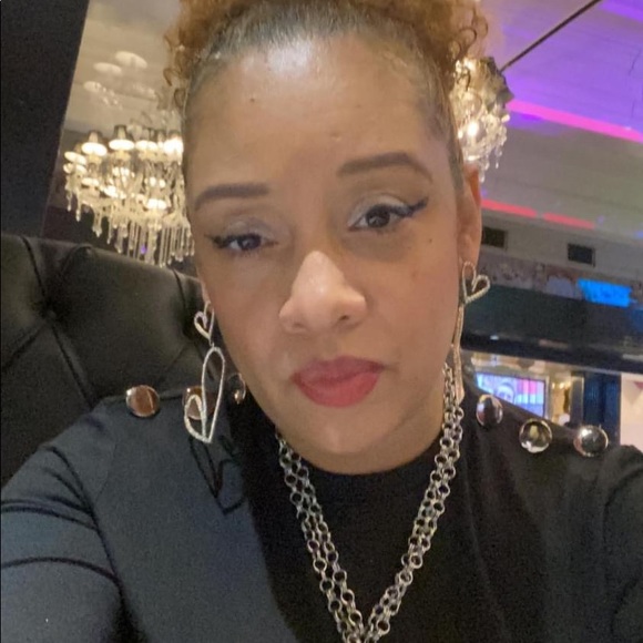 Meet your Posher, Elena - Picture 7 of 8